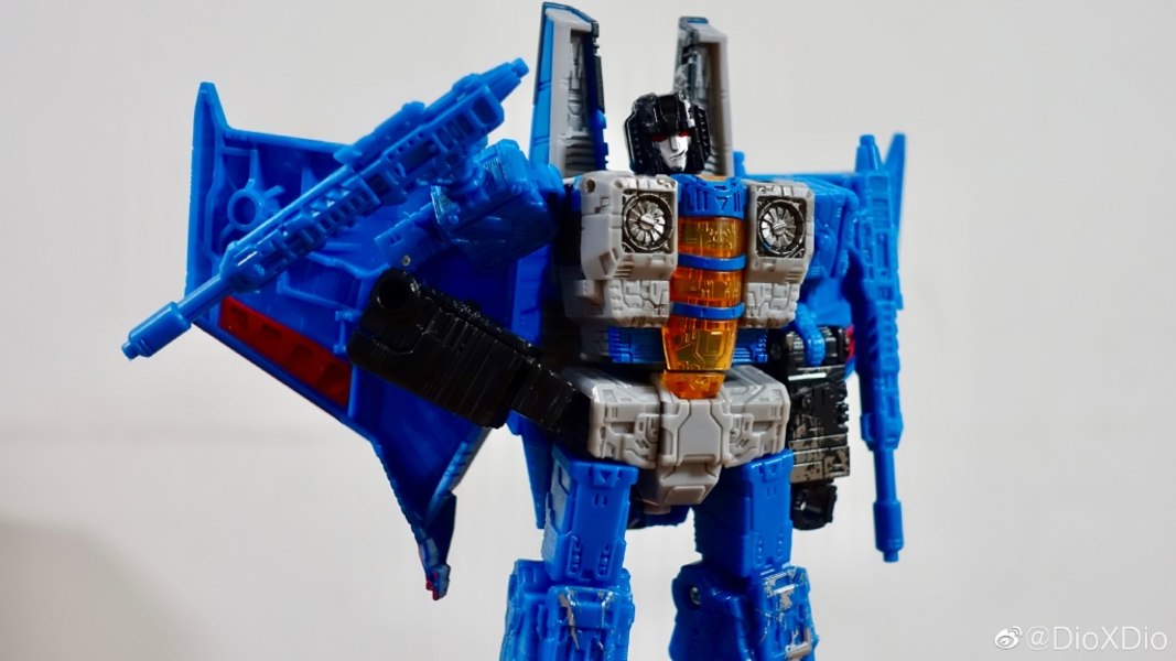 Transformers Siege Wave 3 Lots Of In Hand Photos   Thundercracker, Red Alert, Smashdown, Refraktor And More 22 (22 of 42)